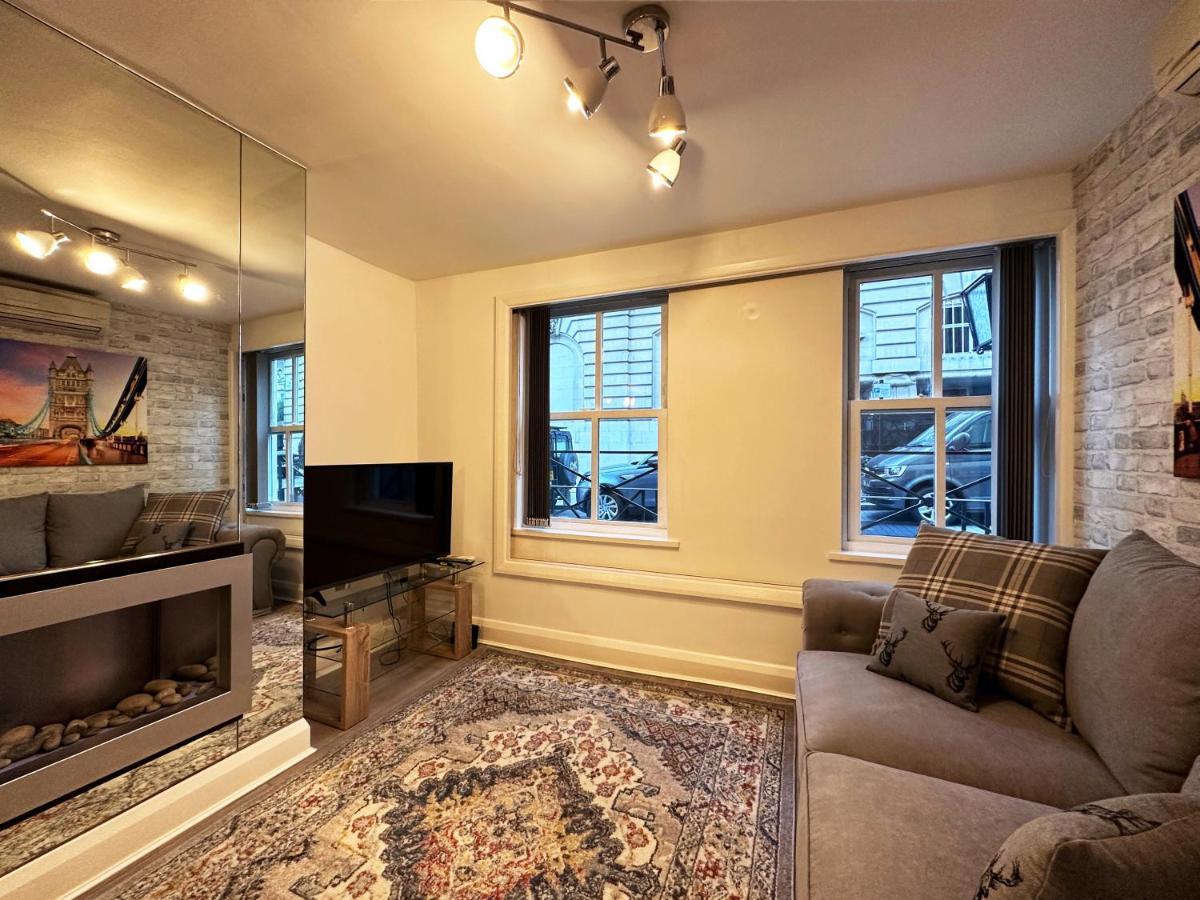 Chic Apartment In Mayfair London Bagian luar foto