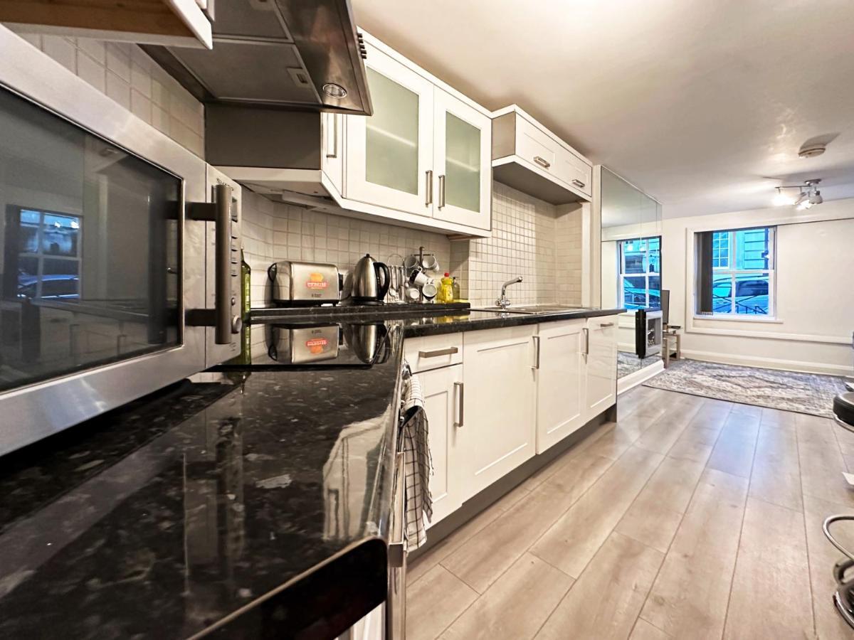 Chic Apartment In Mayfair London Bagian luar foto