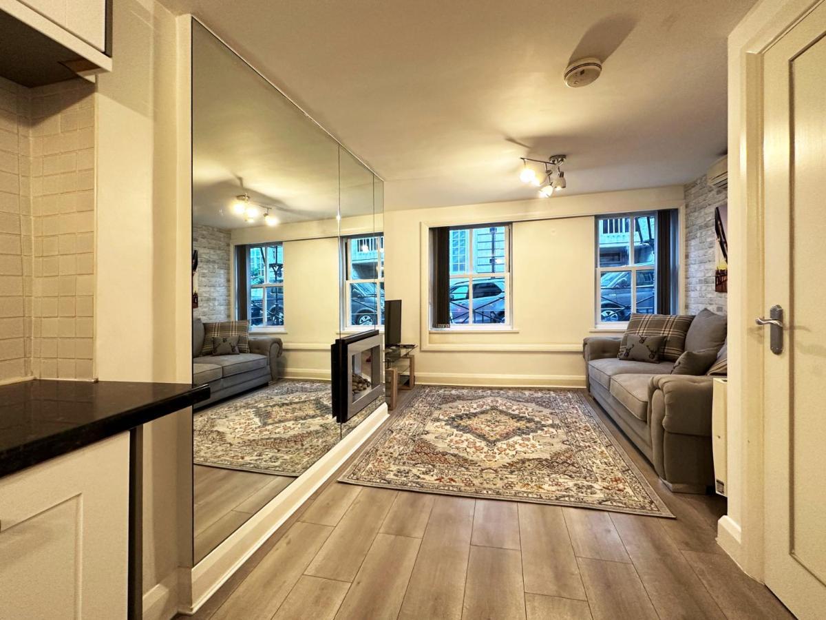 Chic Apartment In Mayfair London Bagian luar foto